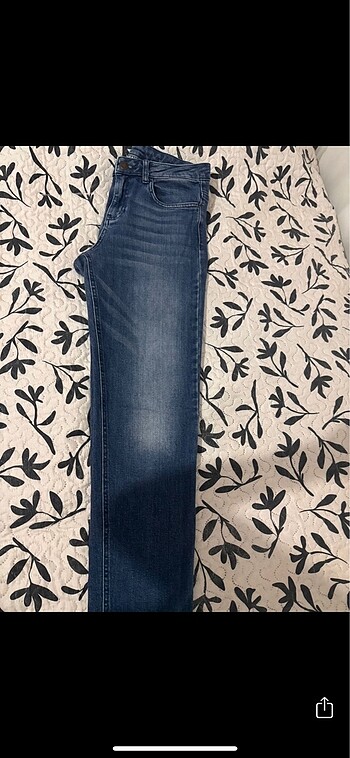 Defacto Yepyeni Jean