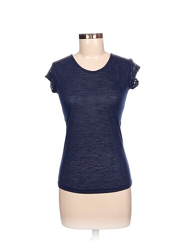 Diğer T-shirt %70 İndirimli.