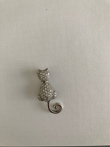 Zirkon taşlı kedi figürlü gümüş broş