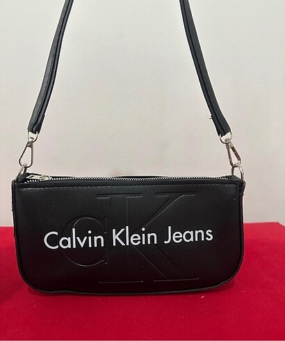 Calvin Klein baget çanta renkleri ile