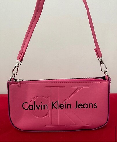 Beden Calvin Klein baget çanta renkleri ile