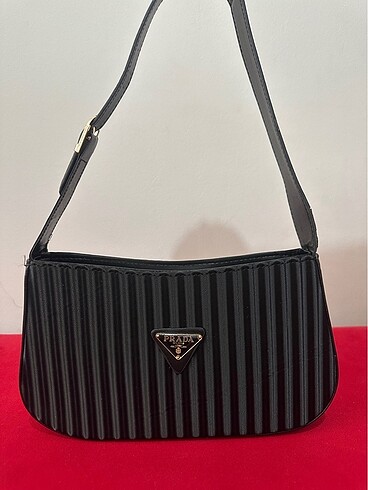 Prada baget çanta