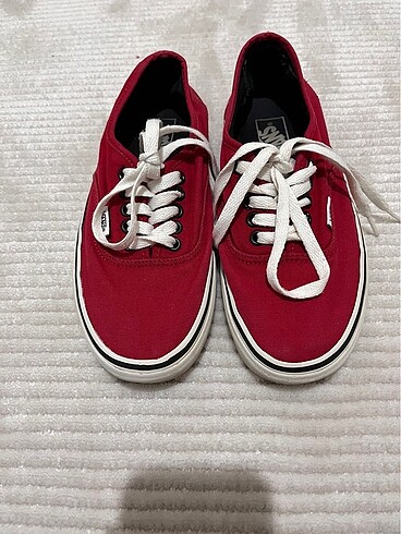 Kırmızı vans