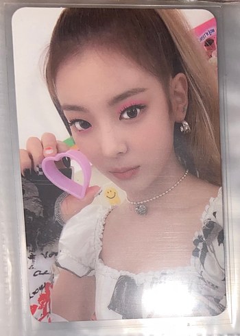 lia itzy pc photocard