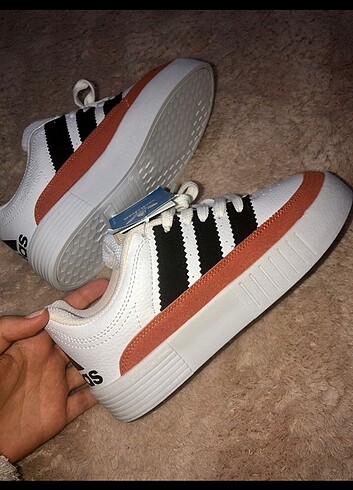 Adidas spor ayakkabı