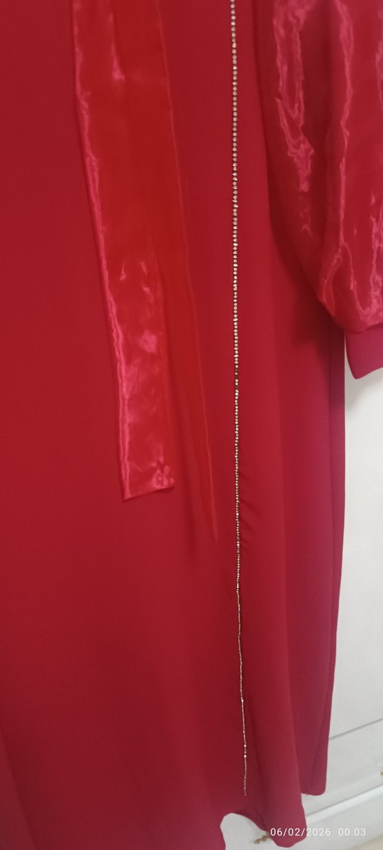 Uzun Kırmızı Saten Elbise - Görsel 2