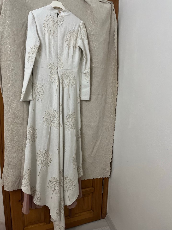 Vintage İşlemeli Beyaz Uzun Kadın Elbise - Görsel 3