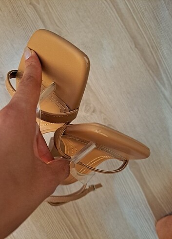 36 Beden Bershka bej taba topuklu sandalet