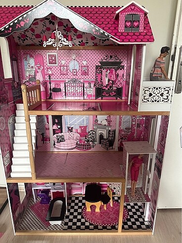 Ahşap barbie evi