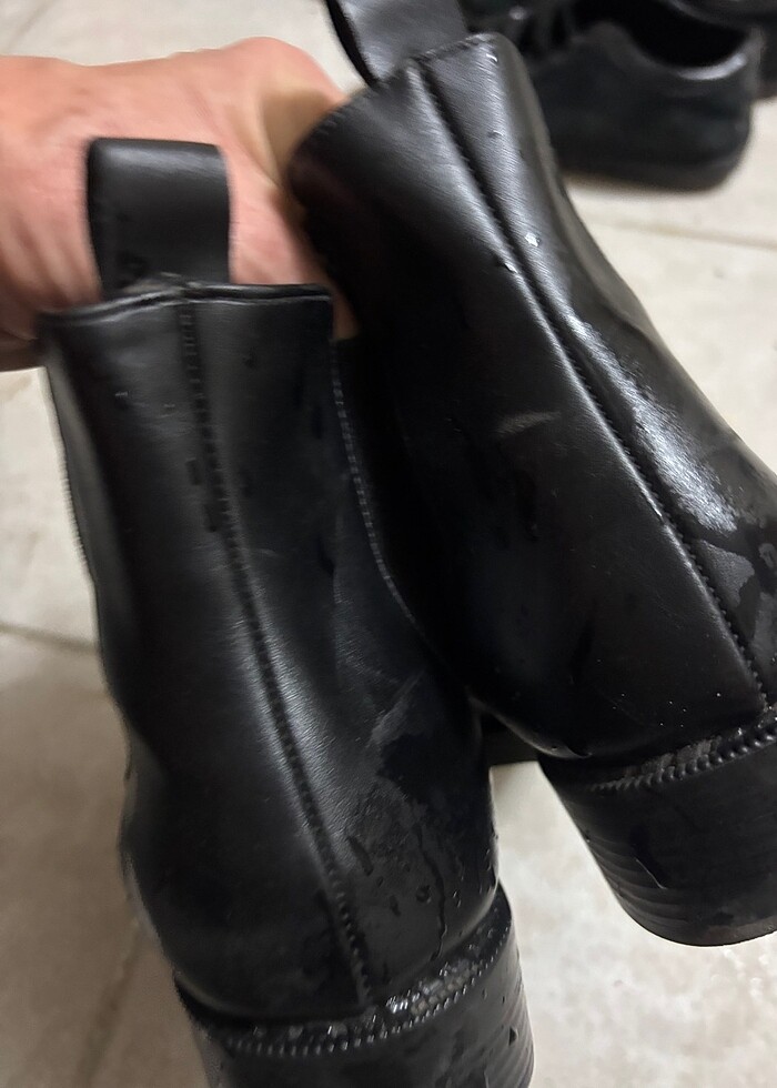 Siyah bot - Görsel 2