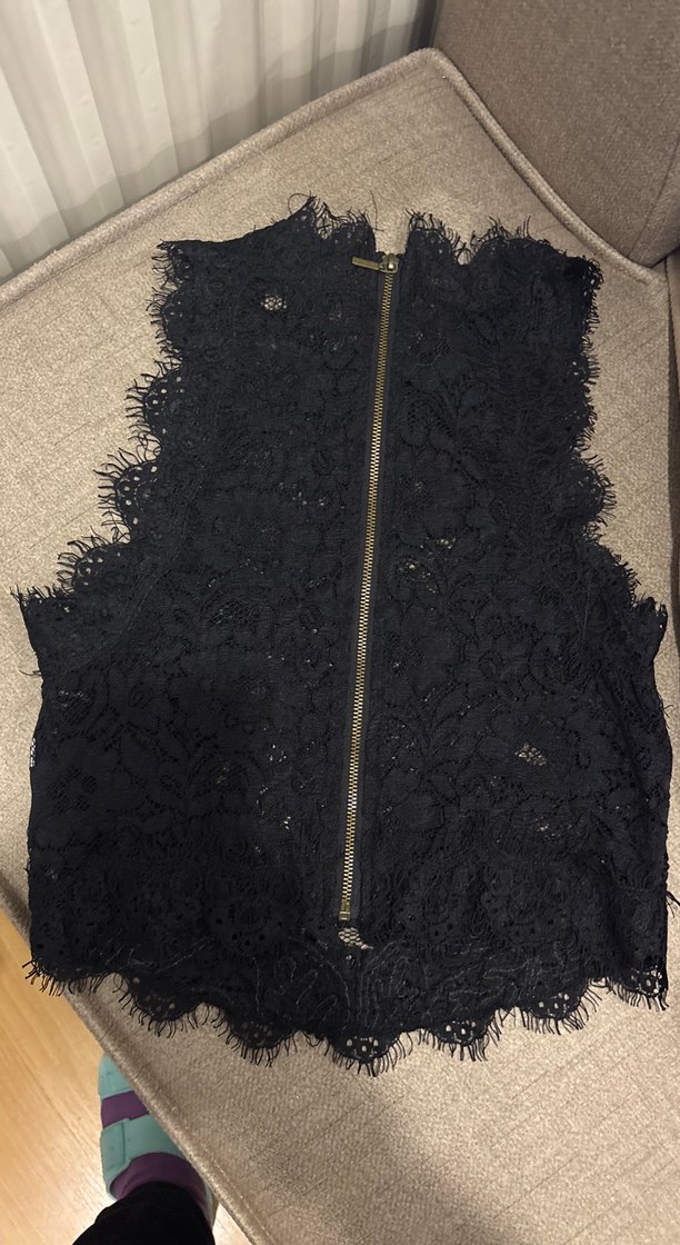 Dantel İşlemeli Siyah Kolsuz Bluz - Görsel 2