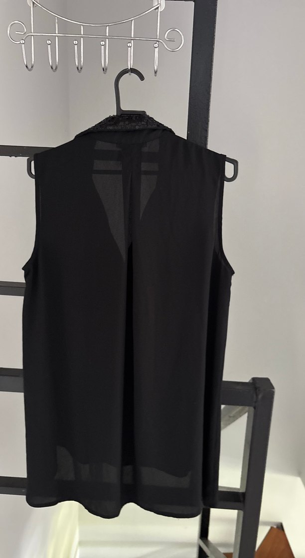 Siyah yakası pul işlemeli Kolsuz Gömlek - Görsel 4