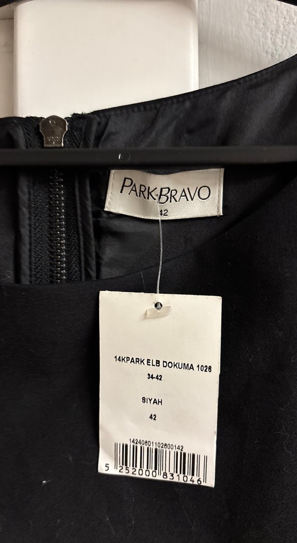 Siyah Kolsuz sırt dekolteli Kadın Elbise - Görsel 2