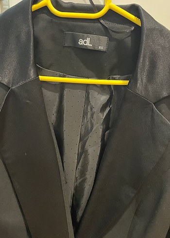 Siyah Düğmeli Kadın Blazer Ceket - Görsel 2