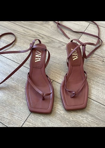 Zara Kahverengi Deri Topuklu Sandalet