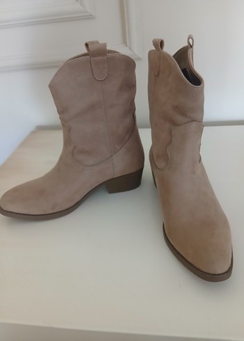 Bej Süet Kadın Dolgu Topuk Bot - Görsel 2