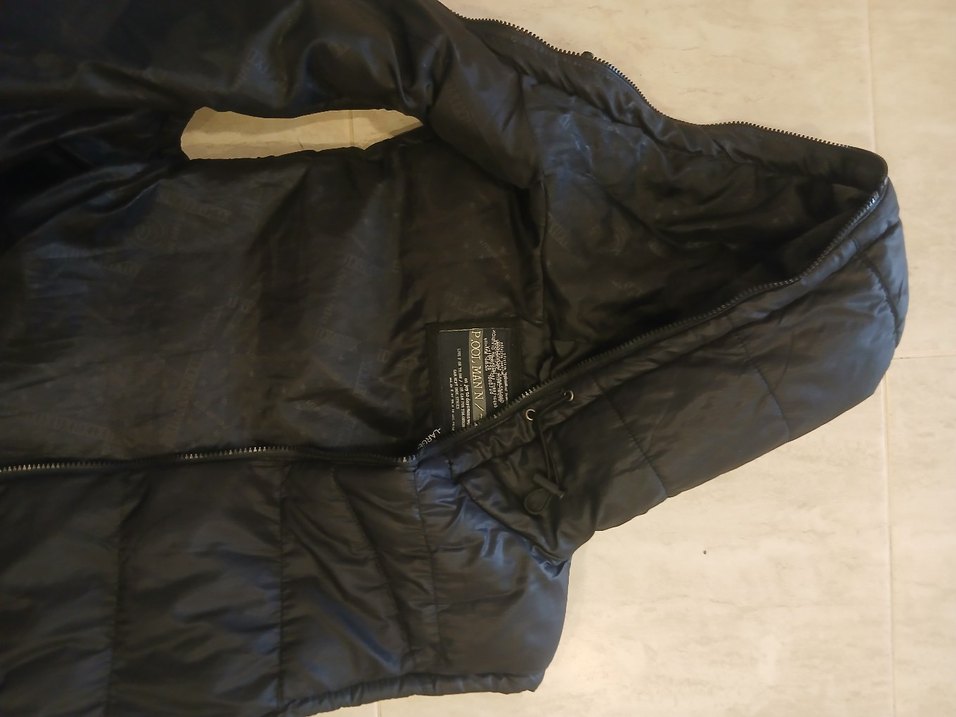 Siyah Kapüşonlu Kadın Şişme Yelek - Görsel 4