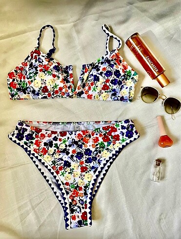 Çiçekli bikini takımı????