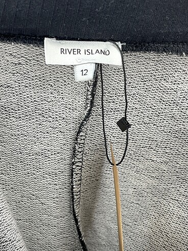 38 Beden gri Renk River Island Mini Şort %70 İndirimli.