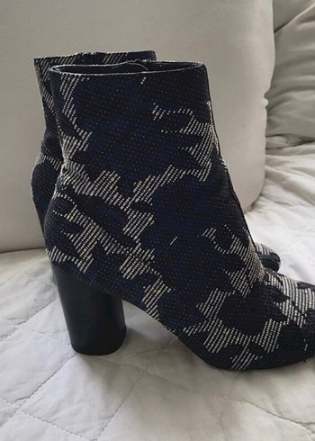 Mavi Desenli Kadın Bot - Görsel 3