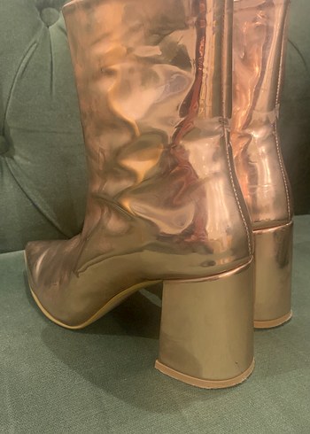 Altın Parlak kalın Topuklu Kadın Bot - Görsel 3