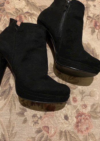 Siyah Süet Benetton Topuklu Kadın Bot - Görsel 6