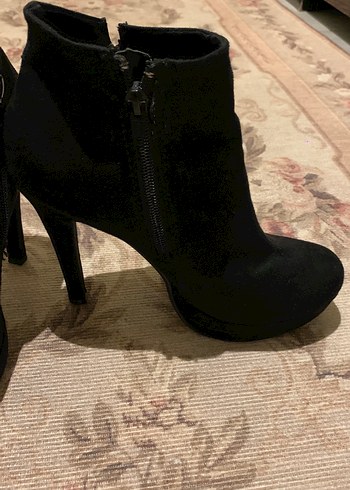 Siyah Süet Benetton Topuklu Kadın Bot - Görsel 5