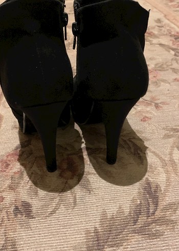 Siyah Süet Benetton Topuklu Kadın Bot - Görsel 3