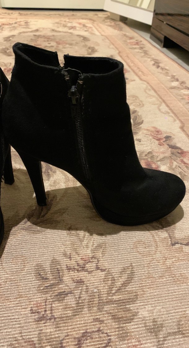 Siyah Süet Benetton Topuklu Kadın Bot - Görsel 5