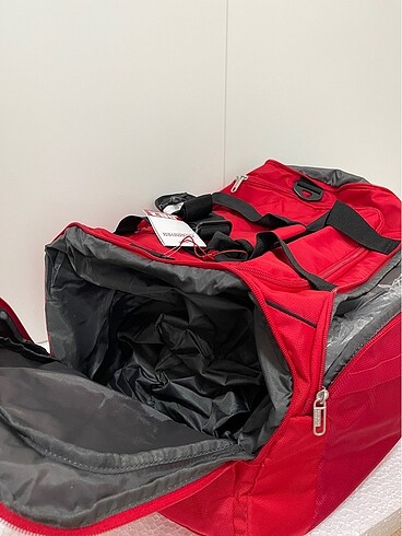  Beden kırmızı Renk American Tourister Seyahat Çantası