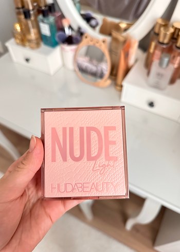 HUDA BEAUTY Far paleti