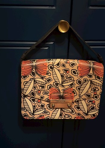 Furla ürünü