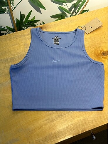Nike crop