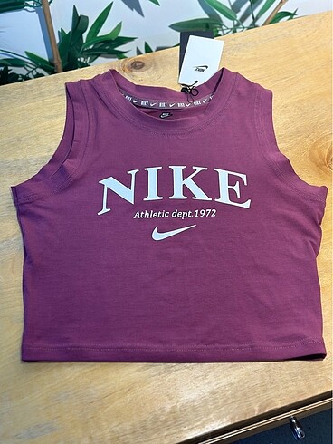 Nike crop