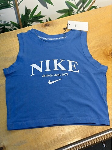 Nike crop
