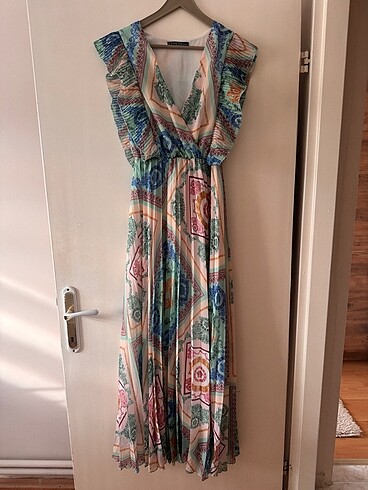 Şifon pilili astarlı uzun yazlık elbise