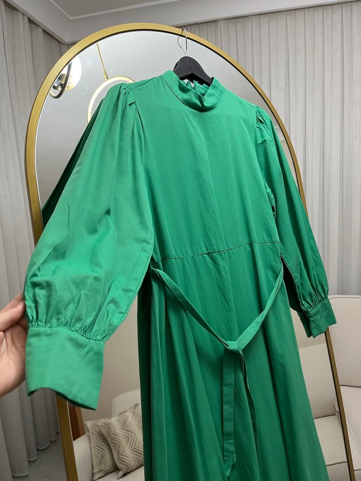 Yeşil Kuşaklı Uzun Kadın Elbise - Görsel 2