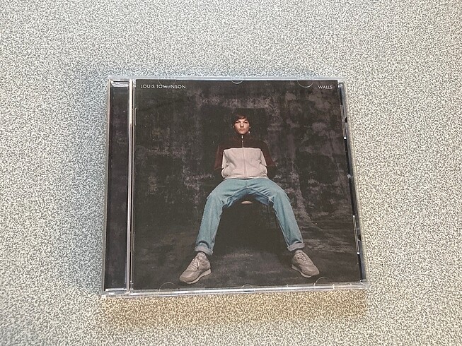Louis Tomlinson-Walls Albüm