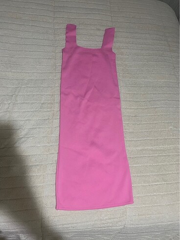 Pembe elbise