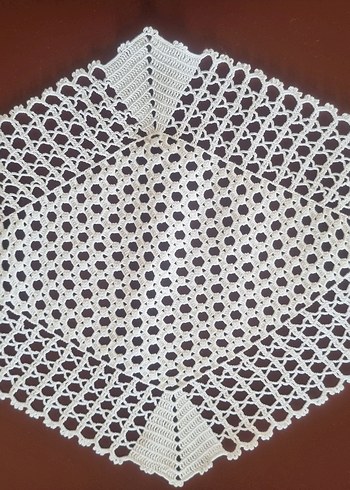 El Yapımı Beyaz Altıgen Dantel Örtü - Görsel 2