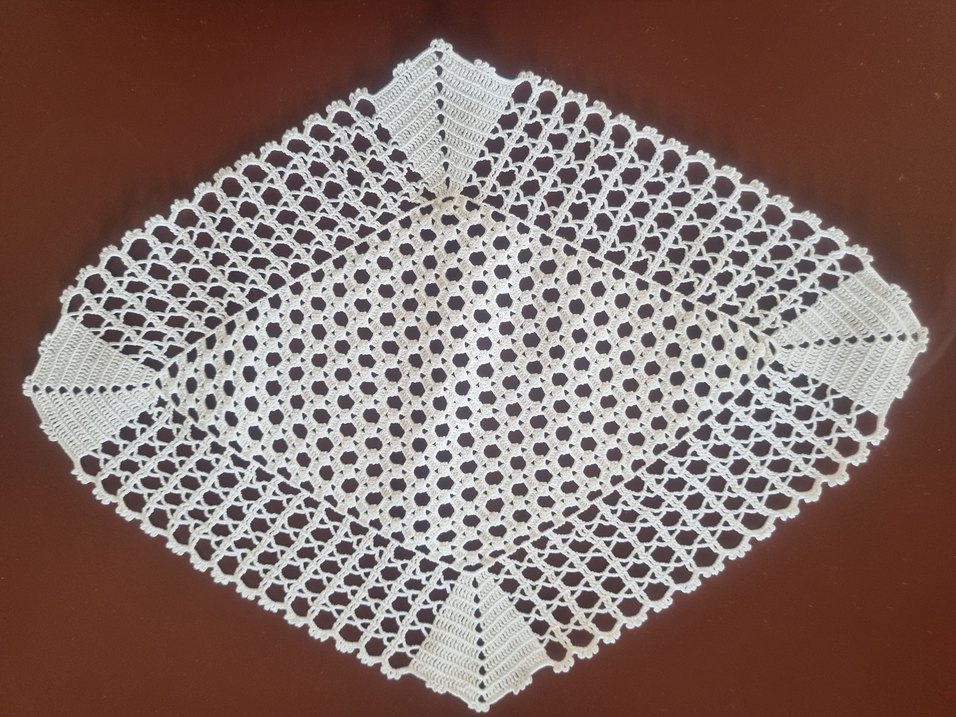 El Yapımı Beyaz Altıgen Dantel Örtü - Görsel 2