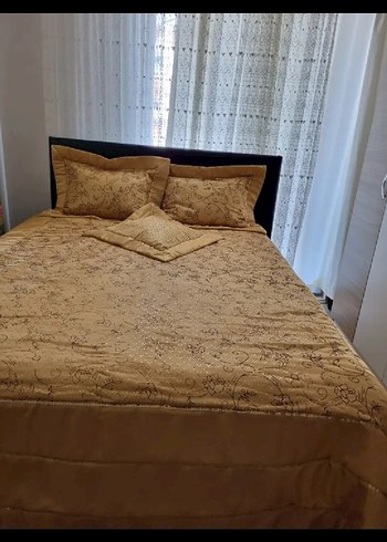 Kahverengi İşlemeli Parlak Yatak Örtüsü - Görsel 4