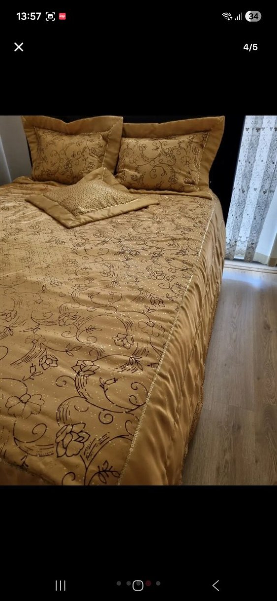 Kahverengi İşlemeli Parlak Yatak Örtüsü - Görsel 3