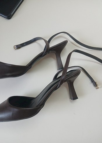 Kahverengi topuklu ayakkabı - Görsel 2