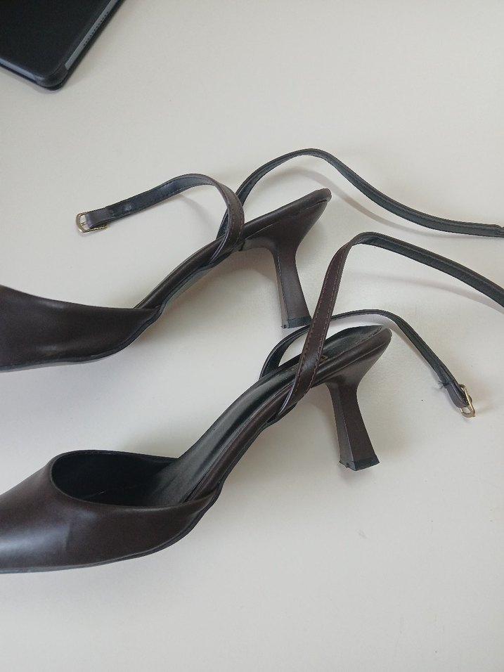 Kahverengi topuklu ayakkabı - Görsel 2