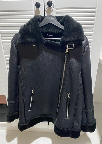 Stradivarius Siyah Kürklü Biker
Deri Kadın Ceket - Görsel 2