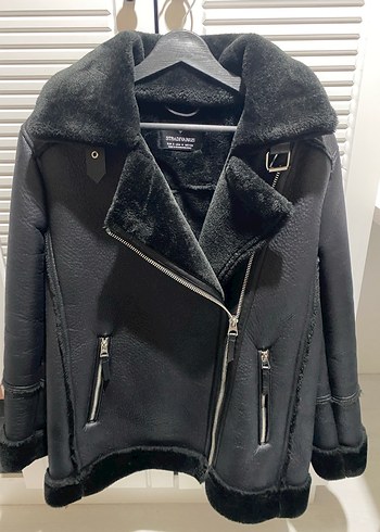 Stradivarius Siyah Kürklü Biker
Deri Kadın Ceket - Görsel 4