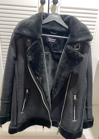 Stradivarius Siyah Kürklü Biker
Deri Kadın Ceket - Görsel 3