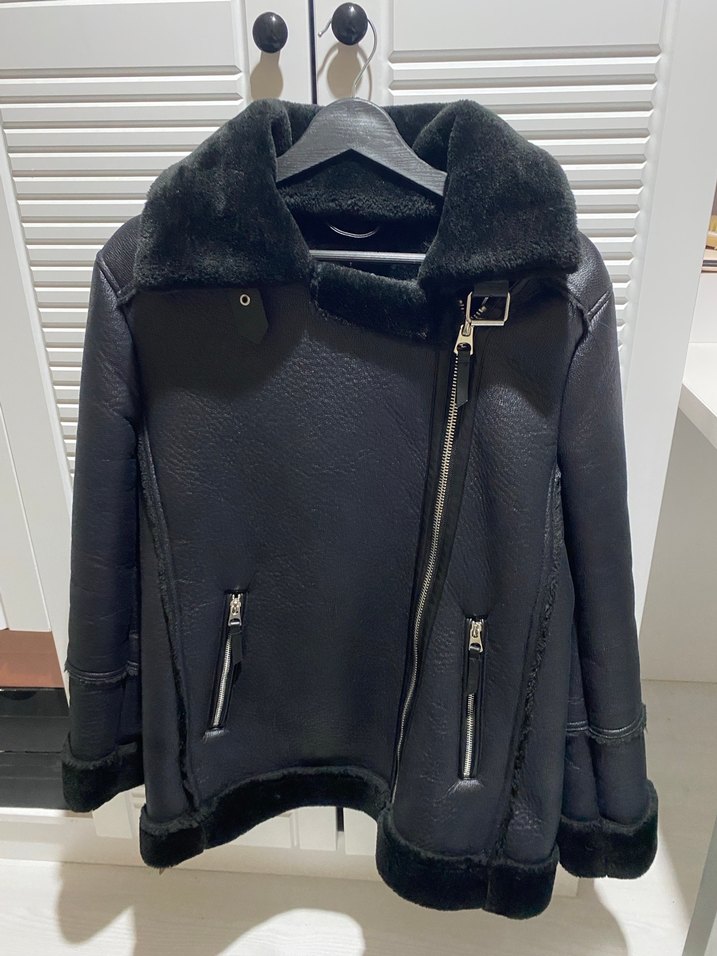 Stradivarius Siyah Kürklü Biker
Deri Kadın Ceket - Görsel 2