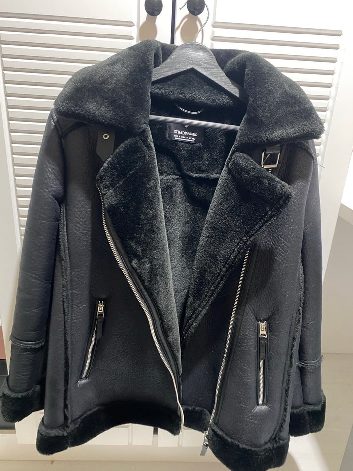 Stradivarius Siyah Kürklü Biker
Deri Kadın Ceket - Görsel 3